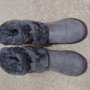 Women's Guess winter fuzzy warm boots